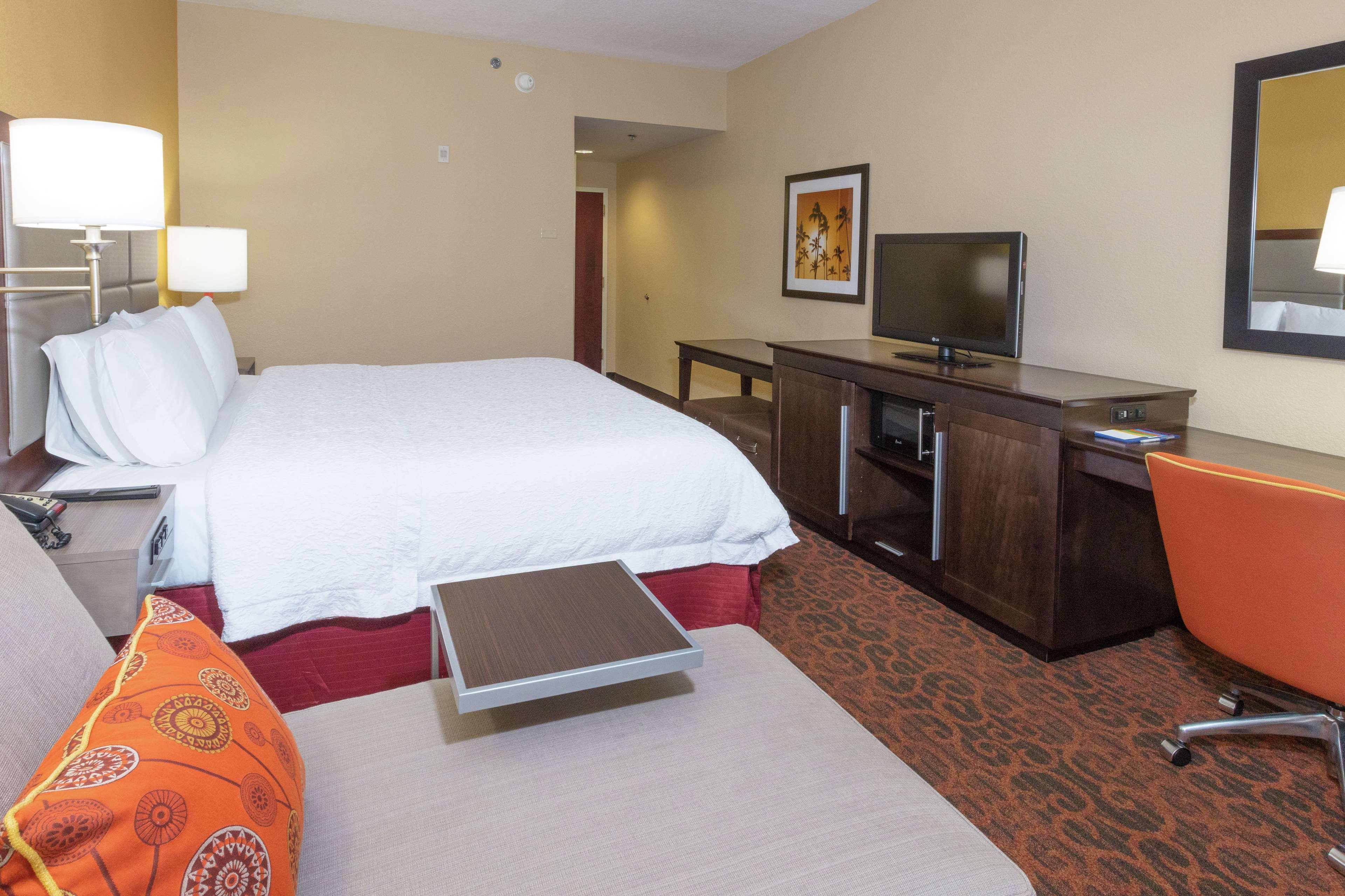 Hampton Inn & Suites Jacksonville-Airport Exterior photo