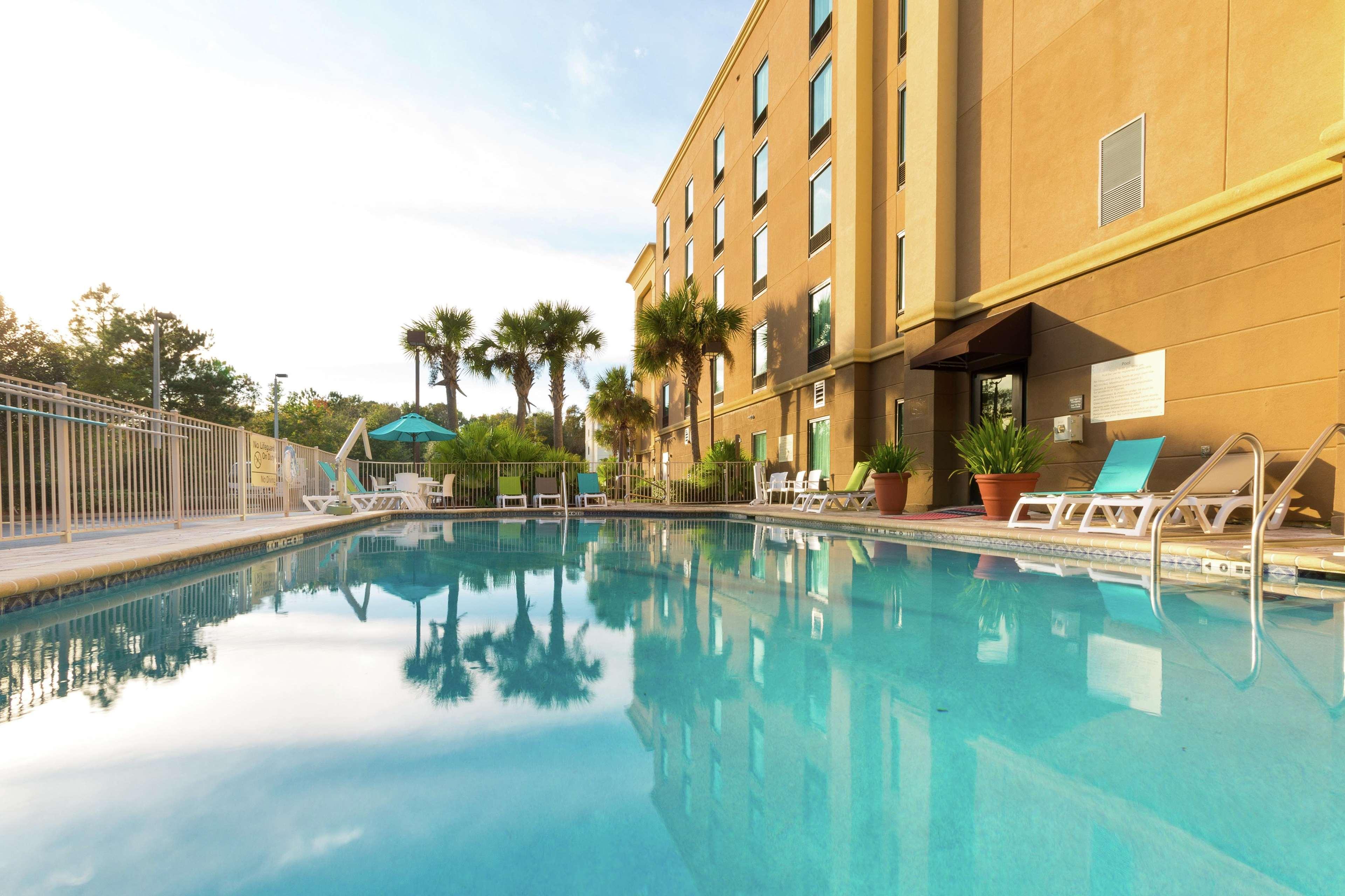 Hampton Inn & Suites Jacksonville-Airport Exterior photo