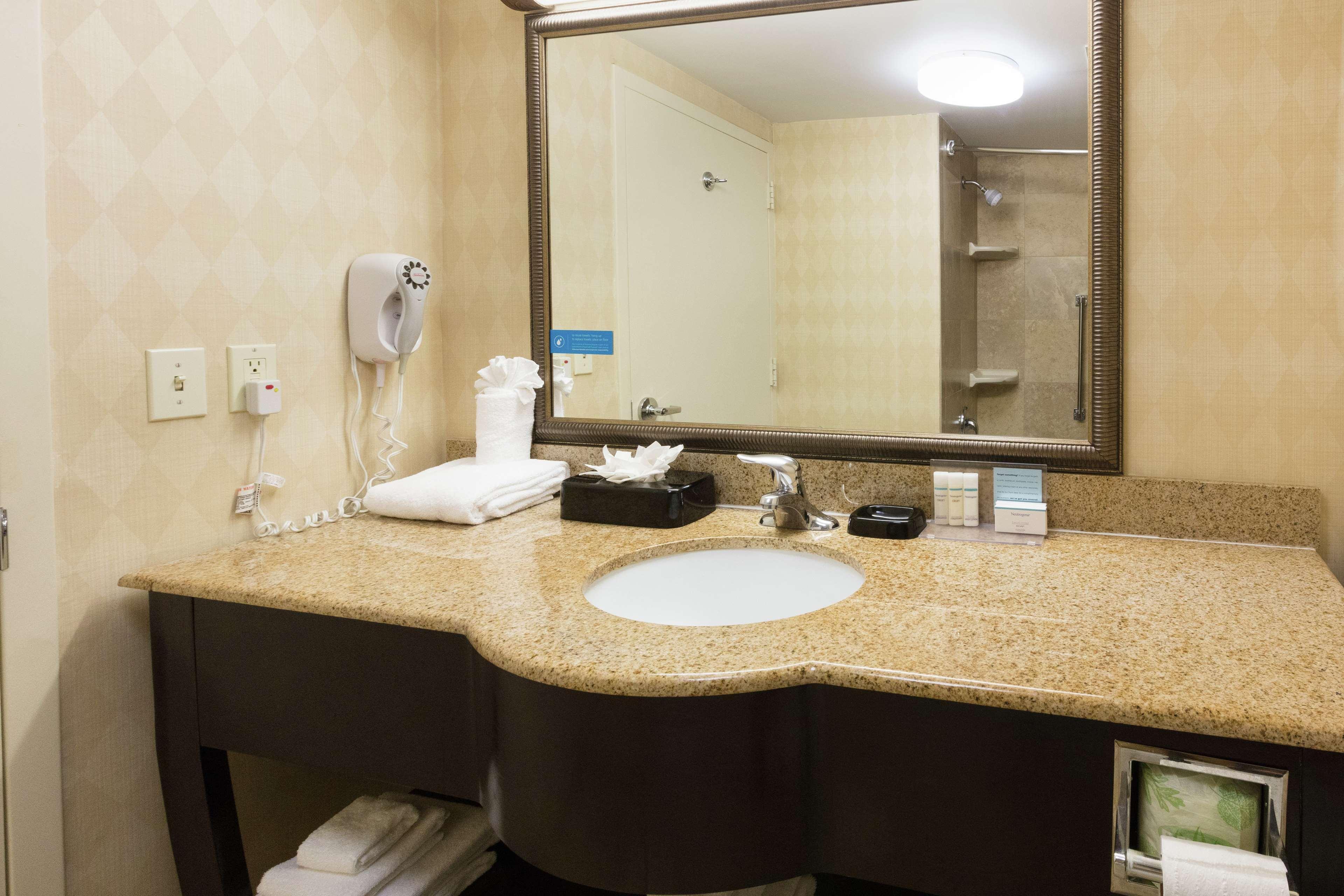Hampton Inn & Suites Jacksonville-Airport Exterior photo