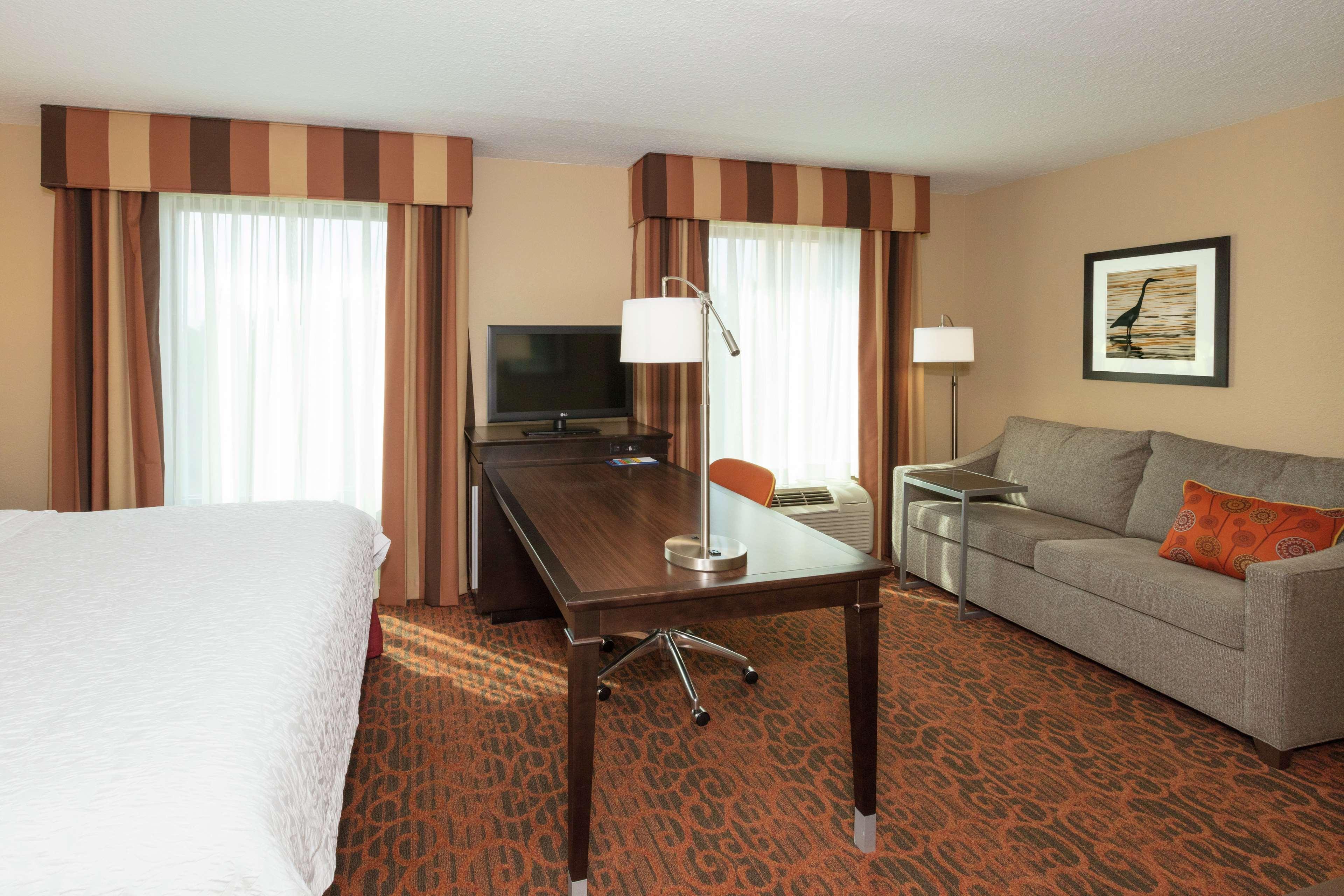 Hampton Inn & Suites Jacksonville-Airport Exterior photo